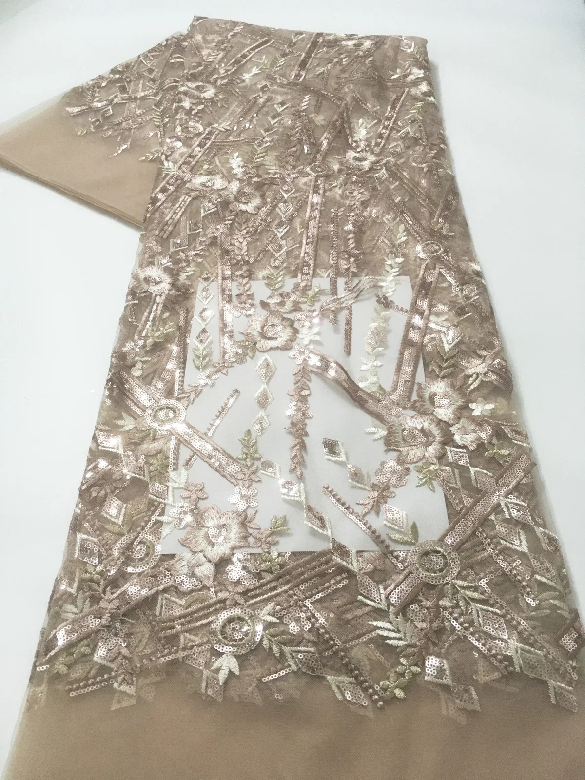 High Quality Beauty Sequins French Tulle Mesh Lace Fabric 2025 High Quality African Nigerian Sequins Lace Fabric For Dress PYX07
High Quality Beauty Sequins French Tulle Mesh Lace Fabric 2025 High Quality African Nigerian Sequins Lace Fabric For Dress PYX07