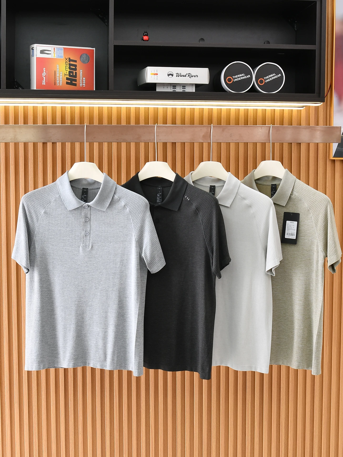 Men's Summer Outdoor Fitness Shirt Short Sleeve Breathable Quick Dry High Elasticity Sportswear Casual Style Polyester N...
Men's Summer Outdoor Fitness Shirt Short Sleeve Breathable Quick Dry High Elasticity Sportswear Casual Style Polyester N...