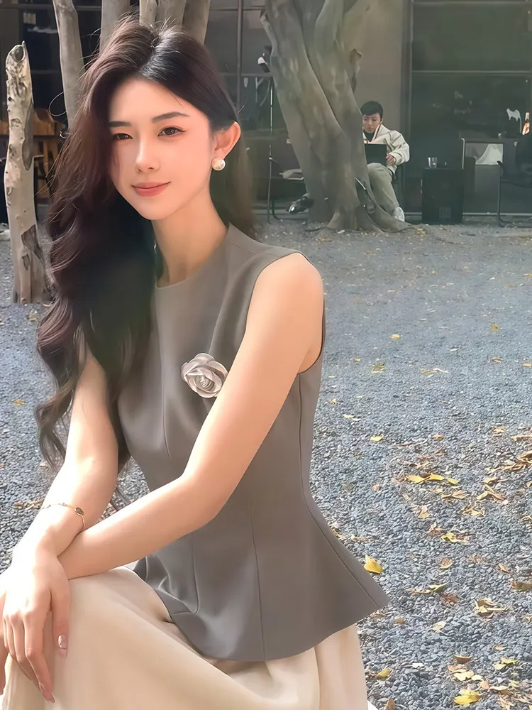 Women's Sleeveless Vest Top High Waist Skirt Set Spring Summer Slimming Vintage Style Half Body Skirt Ensemble Breathable
Women's Sleeveless Vest Top High Waist Skirt Set Spring Summer Slimming Vintage Style Half Body Skirt Ensemble Breathable