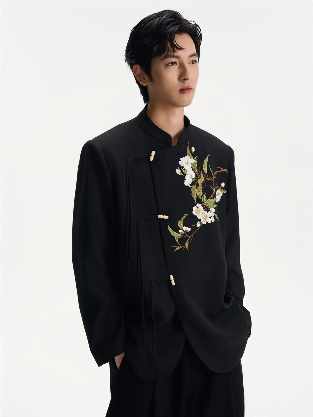 New Chinese Style Floral Embroidery DK Men's Suit Jacket Casual Wedding Wear Autumn Winter Fashion Korean System West Coat
New Chinese Style Floral Embroidery DK Men's Suit Jacket Casual Wedding Wear Autumn Winter Fashion Korean System West Coat