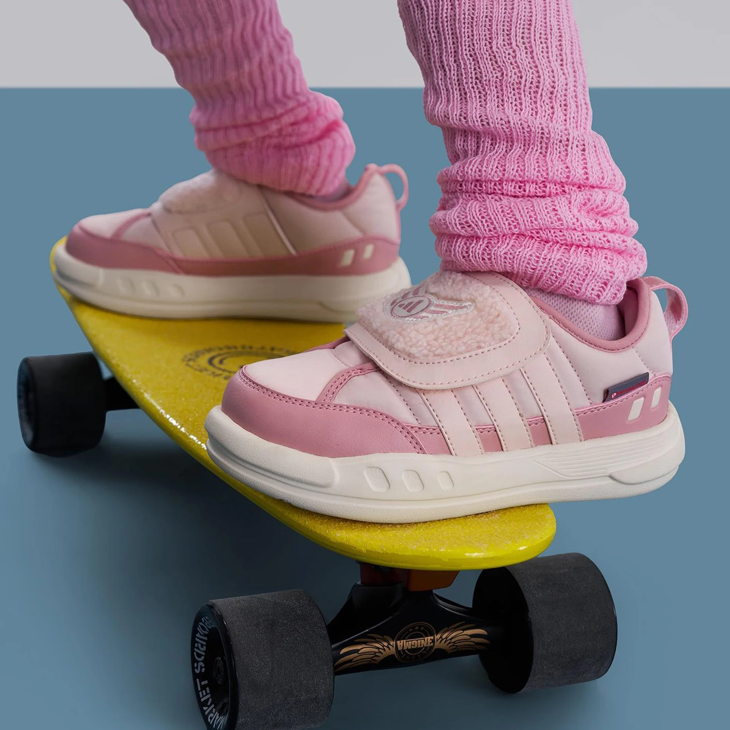Adidas Authentic PUFFY SKIPPER Kids Wear-Resistant Daily Sports Shoes KJ3901
Adidas Authentic PUFFY SKIPPER Kids Wear-Resistant Daily Sports Shoes KJ3901