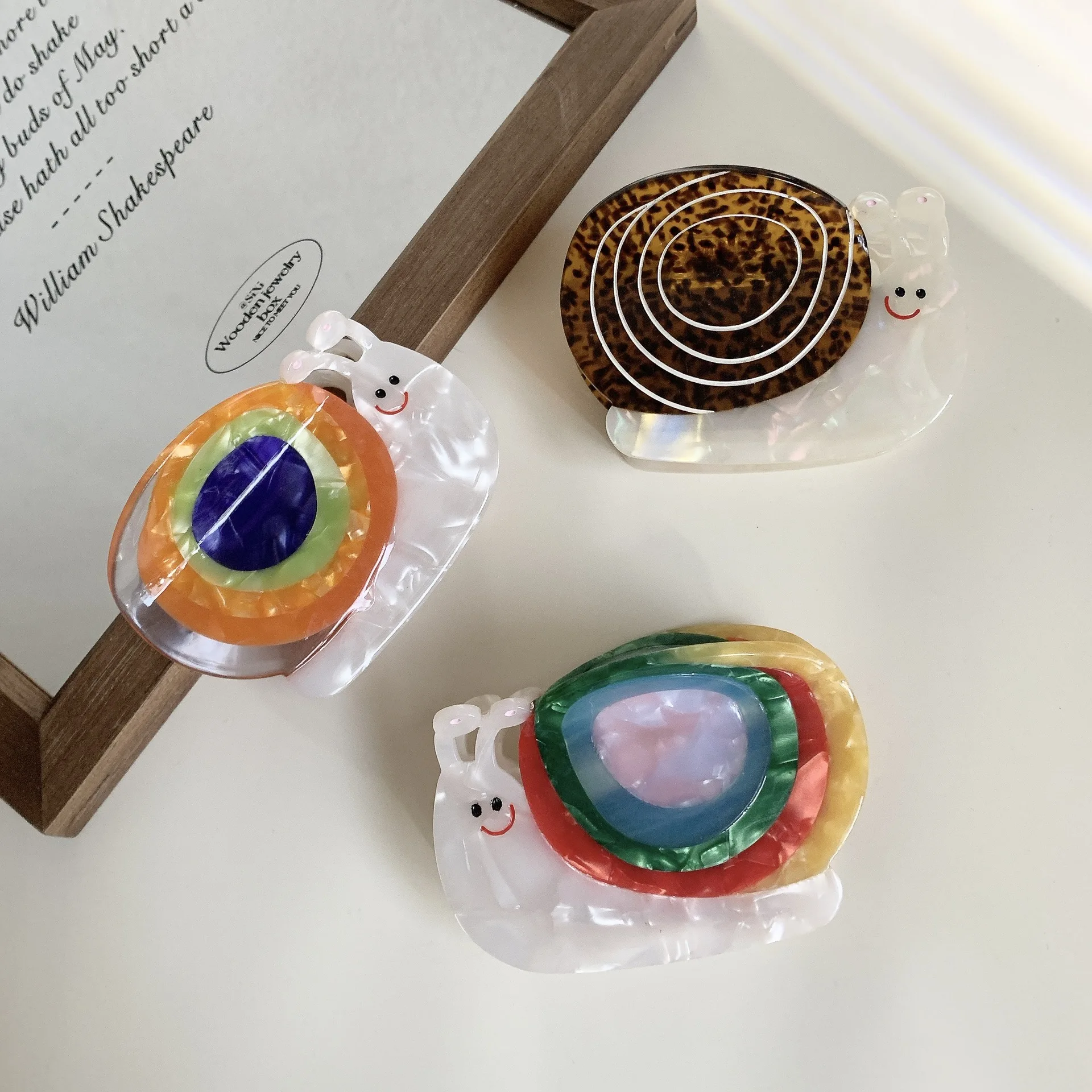 DuoShang Cute Rainbow Snail Hair Claw Eco-friendly Acetate Claw Clips Animal Snail Crab Hair Clips for Women Hair Accessories
DuoShang Cute Rainbow Snail Hair Claw Eco-friendly Acetate Claw Clips Animal Snail Crab Hair Clips for Women Hair Accessories