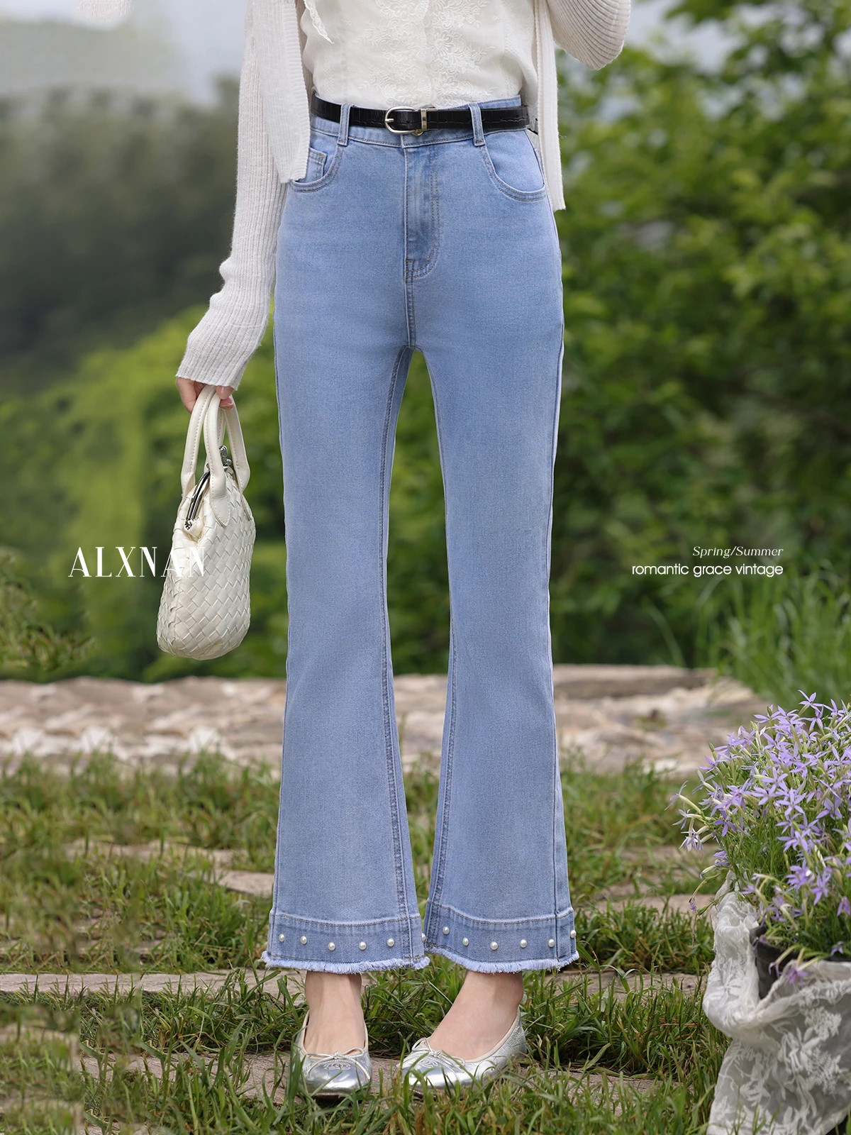 ALXNAN Light Blue Flared Jeans for Women 2025 Summer Elegant Pearl Design Jeans Cotton Casual High-waist Denim Pants New L55668
ALXNAN Light Blue Flared Jeans for Women 2025 Summer Elegant Pearl Design Jeans Cotton Casual High-waist Denim Pants New L55668