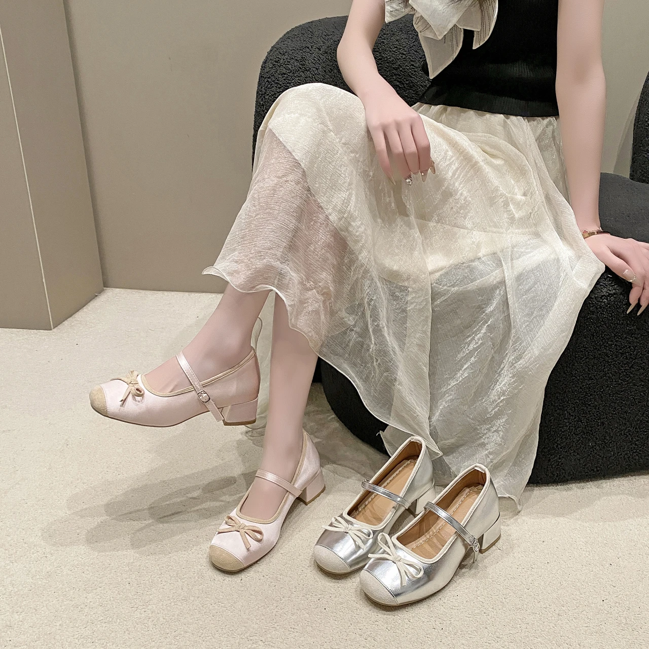 Новые летние женские балетки с пряжкой и бантом, повседневные удобные туфли без каблука 5454
Новые летние женские балетки с пряжкой и бантом, повседневные удобные туфли без каблука 5454