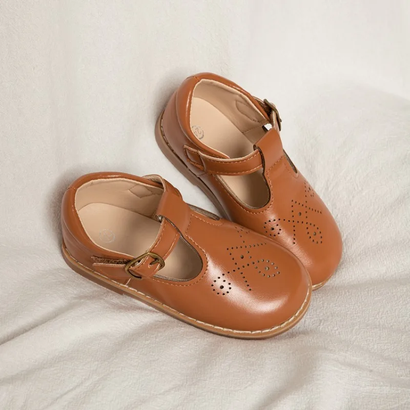 Spring Autumn Children Fashion Uniform Shoes New Classic T-strap Girls Causal Leather Shoes Unisex Versatile Kid Boys Flat Shoes
Spring Autumn Children Fashion Uniform Shoes New Classic T-strap Girls Causal Leather Shoes Unisex Versatile Kid Boys Flat Shoes