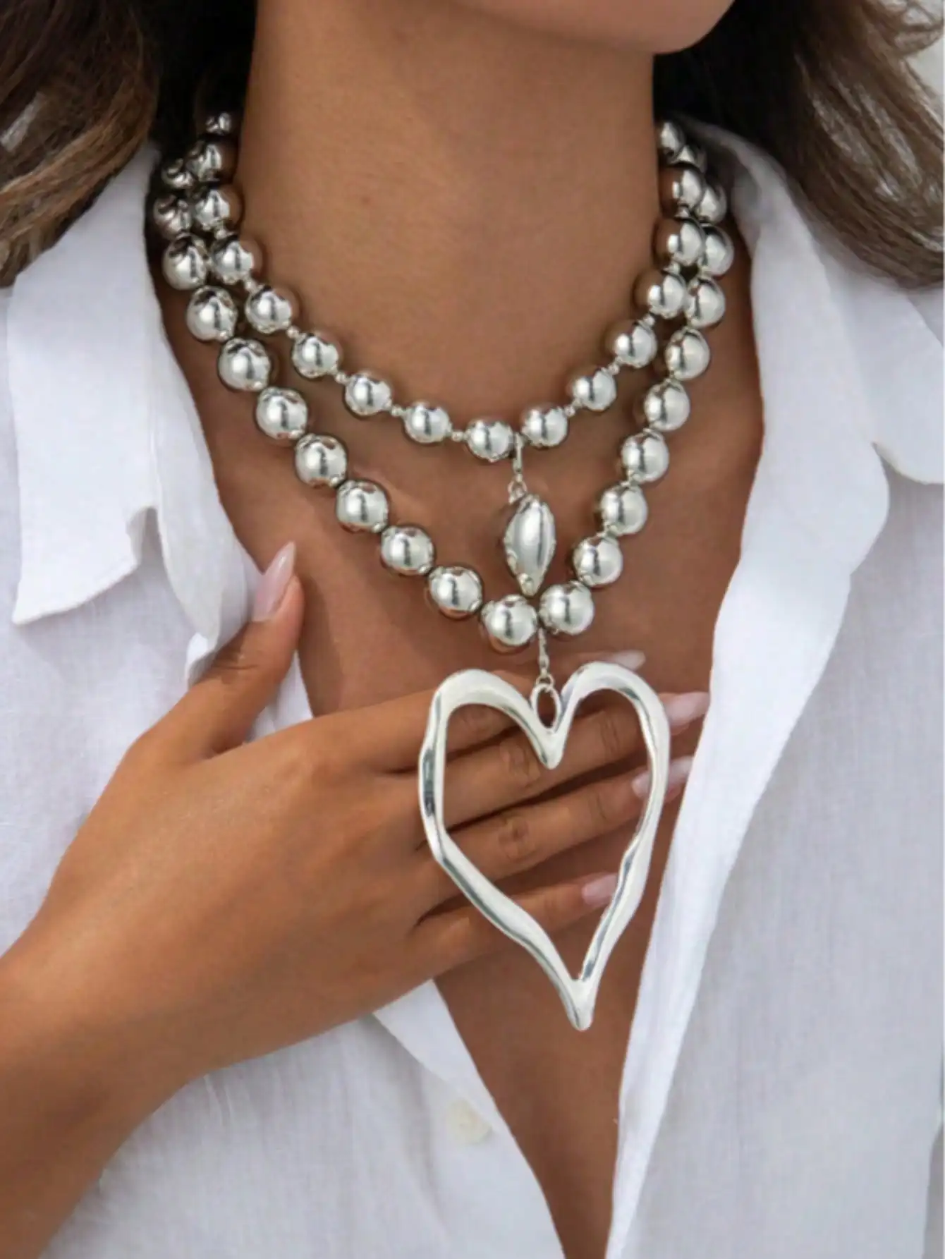 Серебристое многослойное ожерелье с бусинами и подвеской в виде открытого сердца для женщин
Серебристое многослойное ожерелье с бусинами и подвеской в виде открытого сердца для женщин