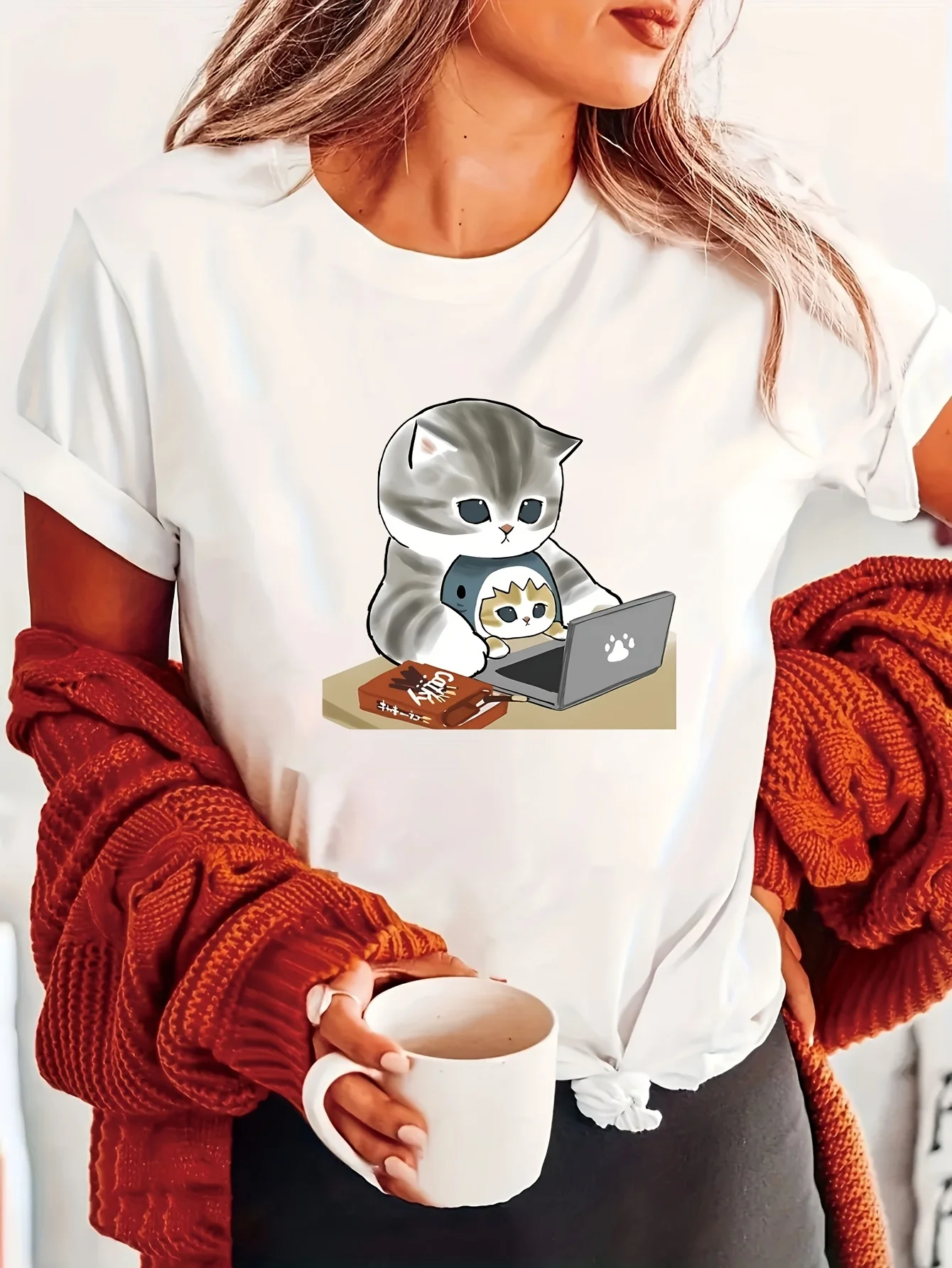 Летний женский топ с забавным принтом кота, повседневная футболка с короткими рукавами и круглым вырезом, летняя модная и удобная женская одежда
Летний женский топ с забавным принтом кота, повседневная футболка с короткими рукавами и круглым вырезом, летняя модная и удобная женская одежда