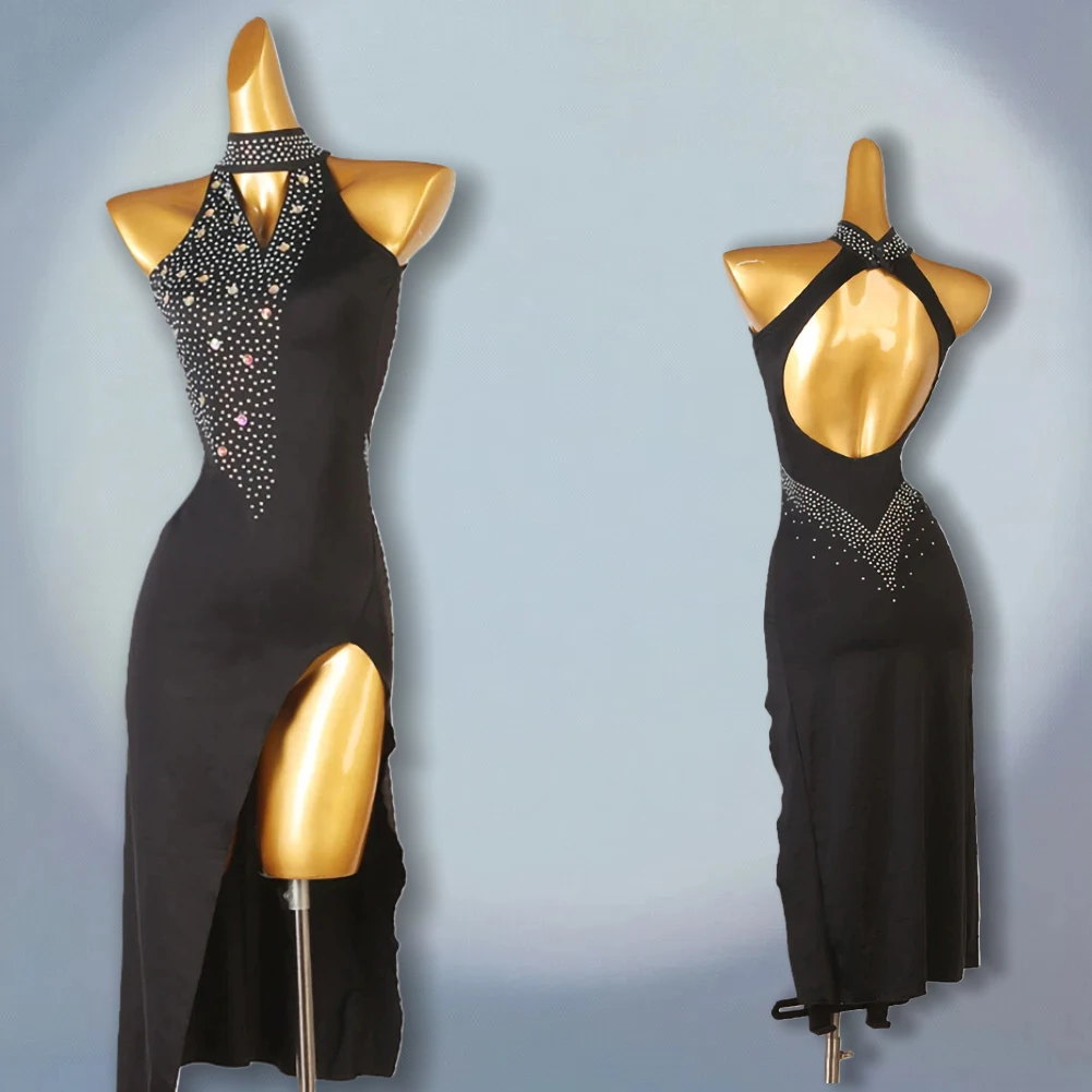 Платье со стразами для соревнований по самбе, новый костюм без рукавов для латинских танцев, черный женский костюм с разрезами, румба, новый женский костюм с открытой спиной
Платье со стразами для соревнований по самбе, новый костюм без рукавов для латинских танцев, черный женский костюм с разрезами, румба, новый женский костюм с открытой спиной