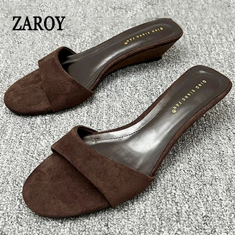 Brand Designer Wedges Low Heels Suede Slippers Elegant Open Toe Slides Sandals Luxury Street Style Banquet Flip Flops мюли
Brand Designer Wedges Low Heels Suede Slippers Elegant Open Toe Slides Sandals Luxury Street Style Banquet Flip Flops мюли
