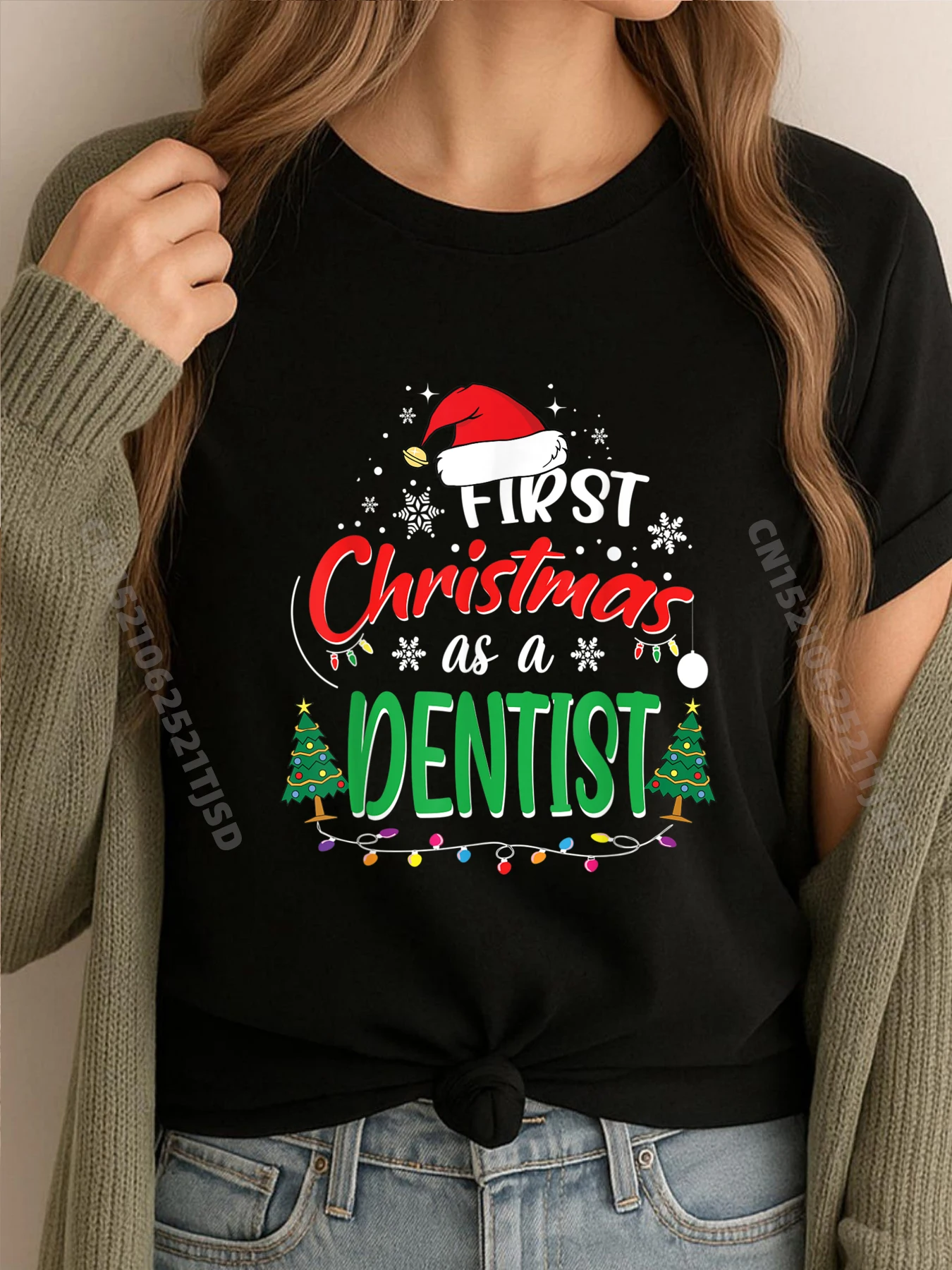 Футболка с принтом First Christmas As A Dentist 1st Christmas New Dentists, рождественская рубашка на день рождения
Футболка с принтом First Christmas As A Dentist 1st Christmas New Dentists, рождественская рубашка на день рождения
