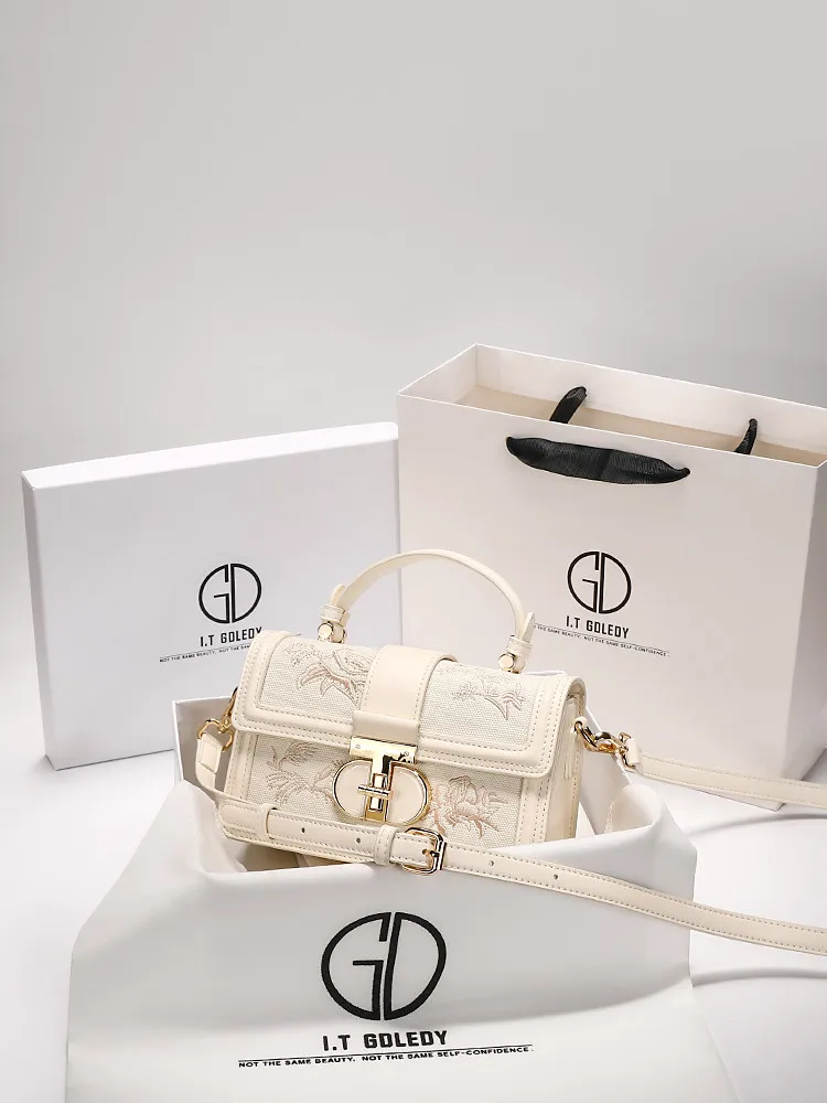 Elegant and Luxury Handheld Box Bag with High Quality Leather and Delicate Embroidery 2026 Women's Chinese Style Crossbody Bag
Elegant and Luxury Handheld Box Bag with High Quality Leather and Delicate Embroidery 2026 Women's Chinese Style Crossbody Bag