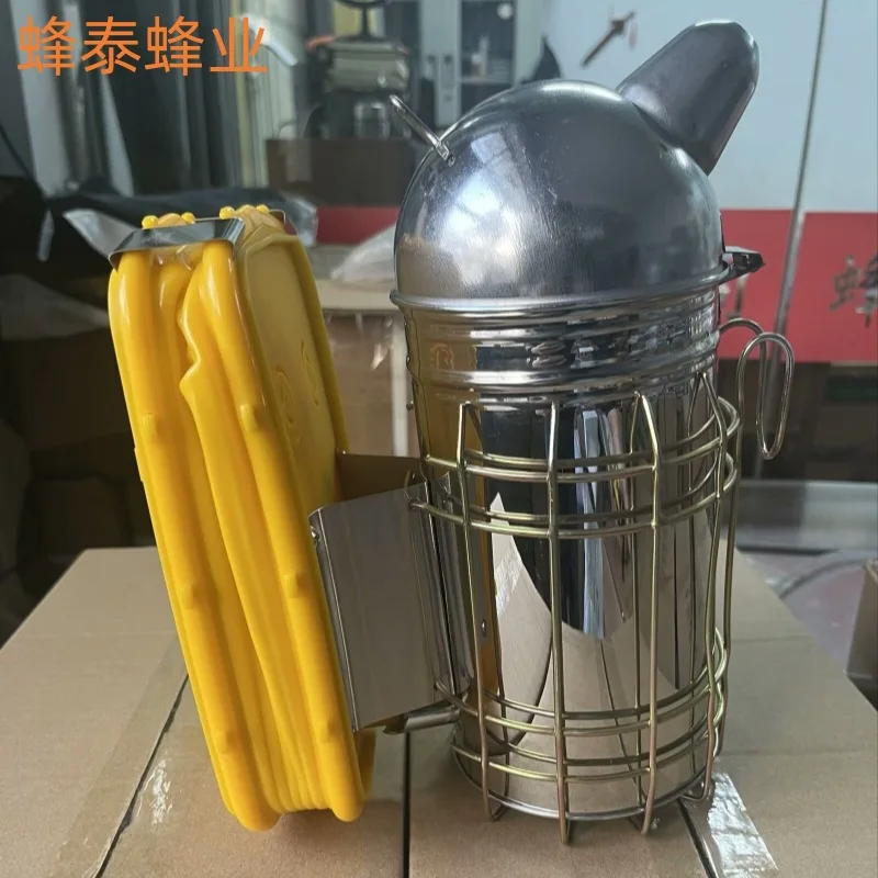 Stainless Steel Smoke Sprayer Plastic Blast Plate Stainless Steel Spire Smoke Sprayer No Card Beekeeping Tools Wholesale Export
Stainless Steel Smoke Sprayer Plastic Blast Plate Stainless Steel Spire Smoke Sprayer No Card Beekeeping Tools Wholesale Export
