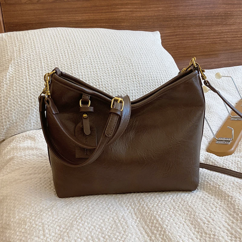 Solid Sewing Thread Crossbody Bags Interior Zipper Pocket Hot Sale Bags for Women Soft Interior Compartment Pu Women's Handbags
Solid Sewing Thread Crossbody Bags Interior Zipper Pocket Hot Sale Bags for Women Soft Interior Compartment Pu Women's Handbags