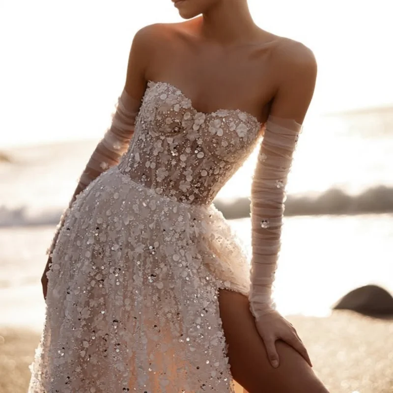 Shiny ivory white Appliques Wedding Dresses off-shoulder A-Line glitter decal Forklift tail Gowns Made Customized
Shiny ivory white Appliques Wedding Dresses off-shoulder A-Line glitter decal Forklift tail Gowns Made Customized