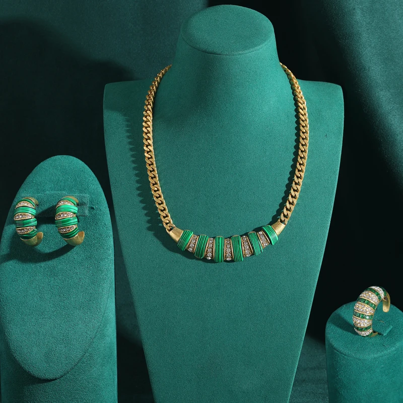 Vintage Brand Malachite Jewelry Sets Gold Color Choker Necklace Stud Earrings And Rings Zircon 2026 Anniversary New Trends Party
Vintage Brand Malachite Jewelry Sets Gold Color Choker Necklace Stud Earrings And Rings Zircon 2026 Anniversary New Trends Party