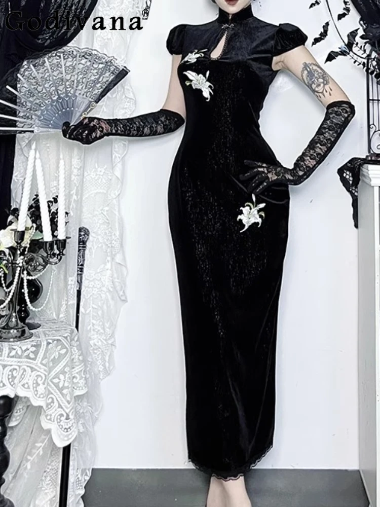 Velvet Cheongsam Sexy Temperament Hollow Stand-up Collar Long Dresses Spring Autumn High Waist Retro Short Sleeve Black Dress
Velvet Cheongsam Sexy Temperament Hollow Stand-up Collar Long Dresses Spring Autumn High Waist Retro Short Sleeve Black Dress