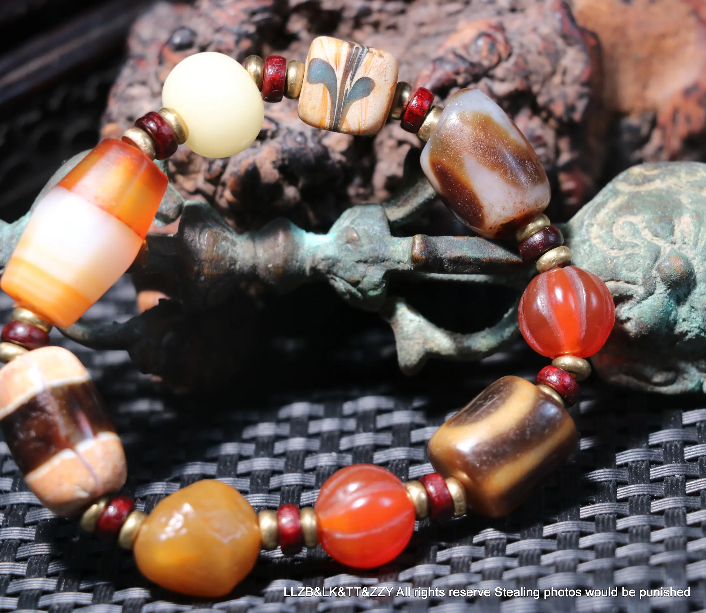 Magic Energy Tibetan Old Agate Multiple Symbols dZi Bead Hand Knitted Bracelet 3 Totem LKbrother Top Quality
Magic Energy Tibetan Old Agate Multiple Symbols dZi Bead Hand Knitted Bracelet 3 Totem LKbrother Top Quality