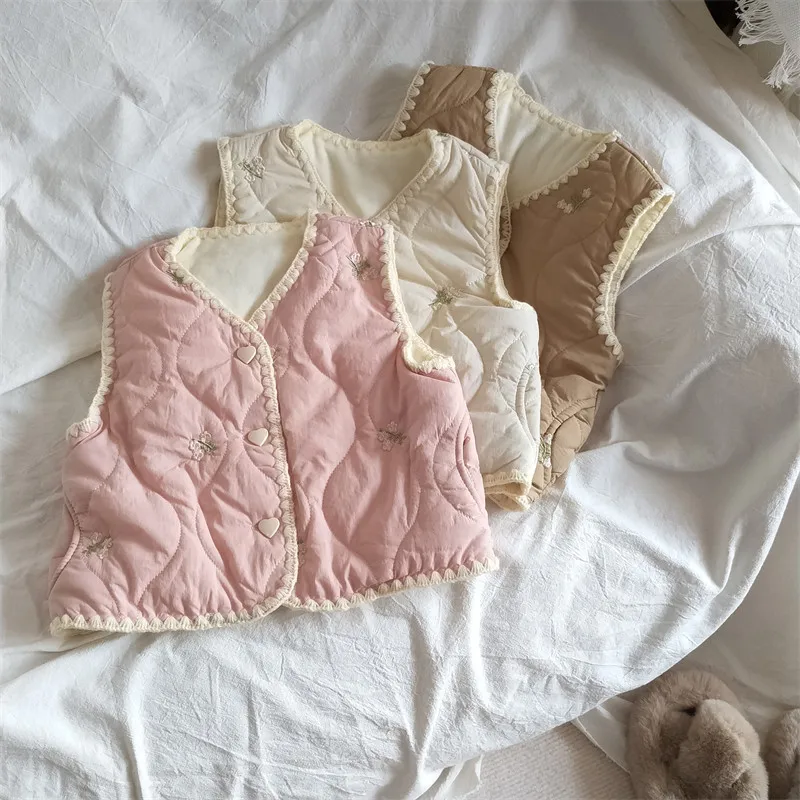 Girl's vest autumn and winter new fashionable baby's little fragrant style with velvet embroidery flower coat
Girl's vest autumn and winter new fashionable baby's little fragrant style with velvet embroidery flower coat