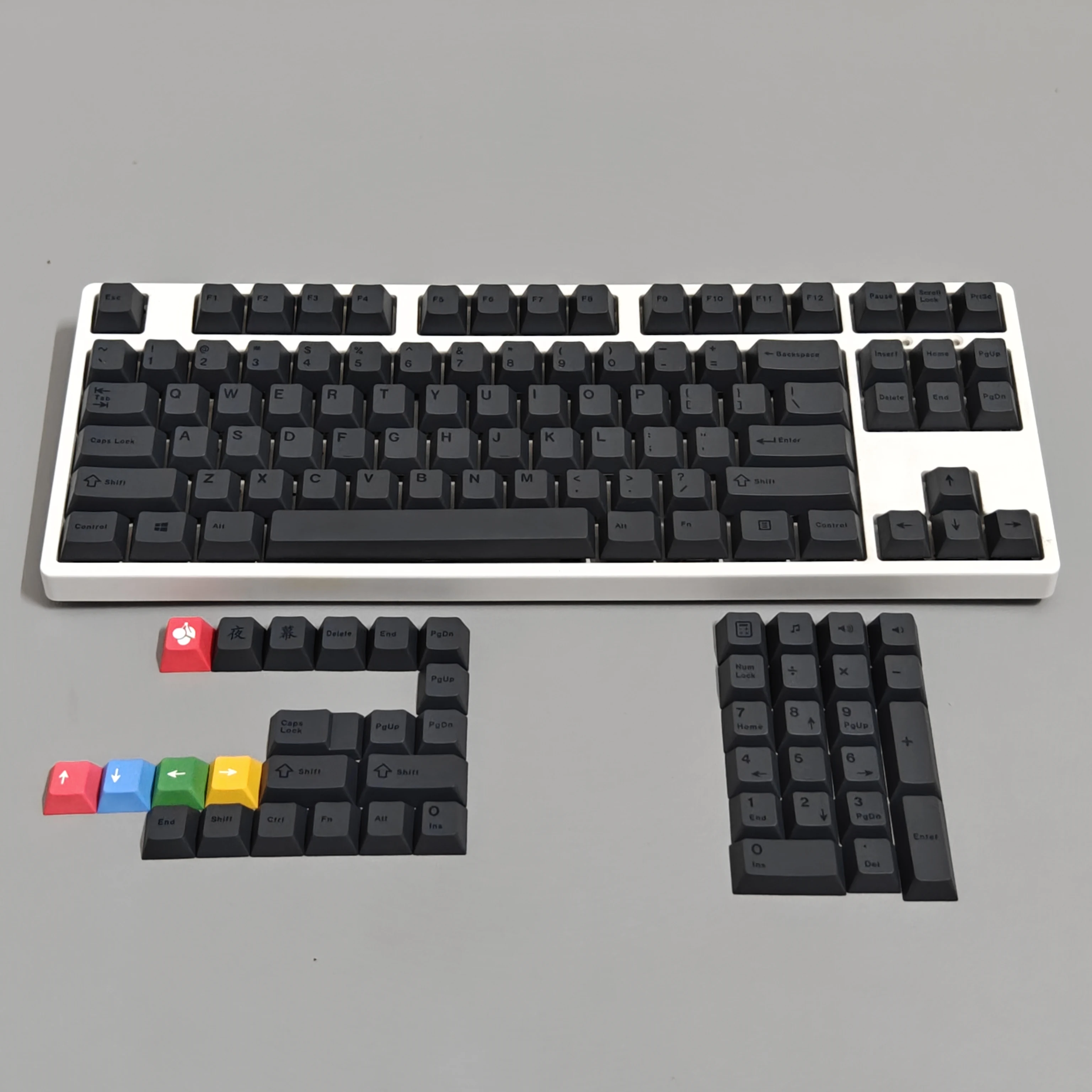 Black keycap, minimalist black, original height 130 keys PBT material, thermal sublimation process, style
Black keycap, minimalist black, original height 130 keys PBT material, thermal sublimation process, style