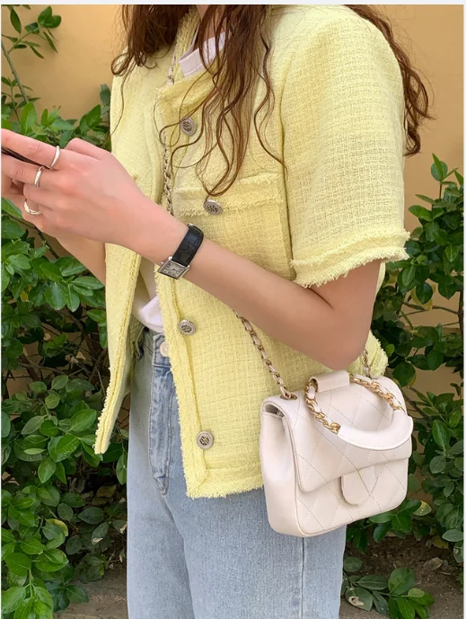 Elegant Knitted Tweed Cardigan Women Solid Single Breasted O-neck Short Sleeve Sweater Vest 2025 Autumn New Lady All-match Tops
Elegant Knitted Tweed Cardigan Women Solid Single Breasted O-neck Short Sleeve Sweater Vest 2025 Autumn New Lady All-match Tops