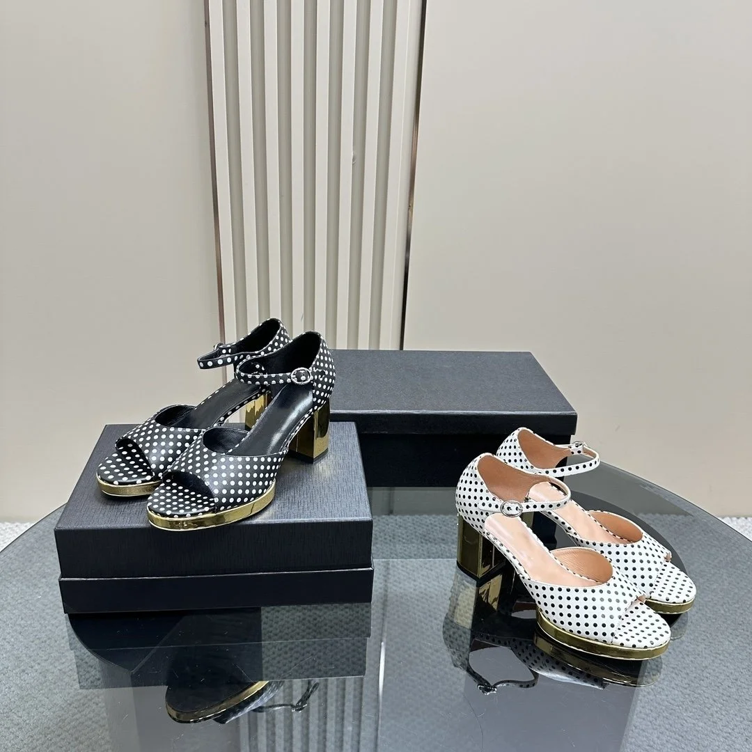 24 new summer ladies high heel sandals, fashion sandals, Mary Jane, cowhide fabric, lambskin lining, leather outsole, size 35-42
24 new summer ladies high heel sandals, fashion sandals, Mary Jane, cowhide fabric, lambskin lining, leather outsole, size 35-42
