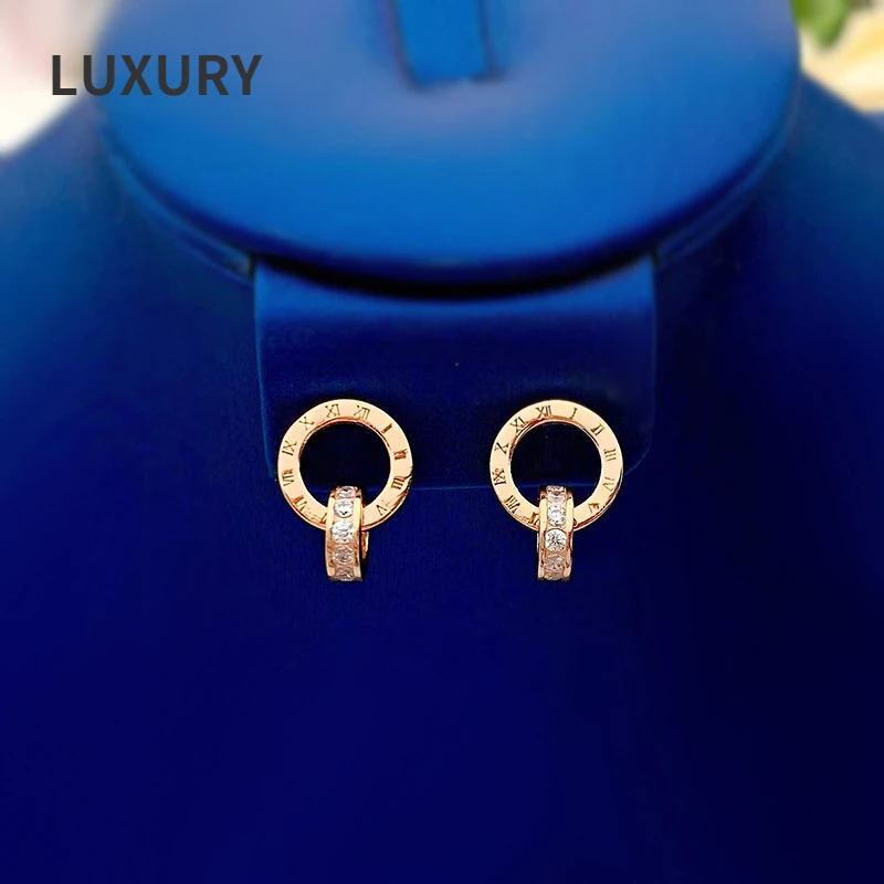 Luxury 100% S925 Sterling Silver 18K Roma Little Round High Carbon Diamond Earrings For Women Sparkling Fine Jewelry
Luxury 100% S925 Sterling Silver 18K Roma Little Round High Carbon Diamond Earrings For Women Sparkling Fine Jewelry