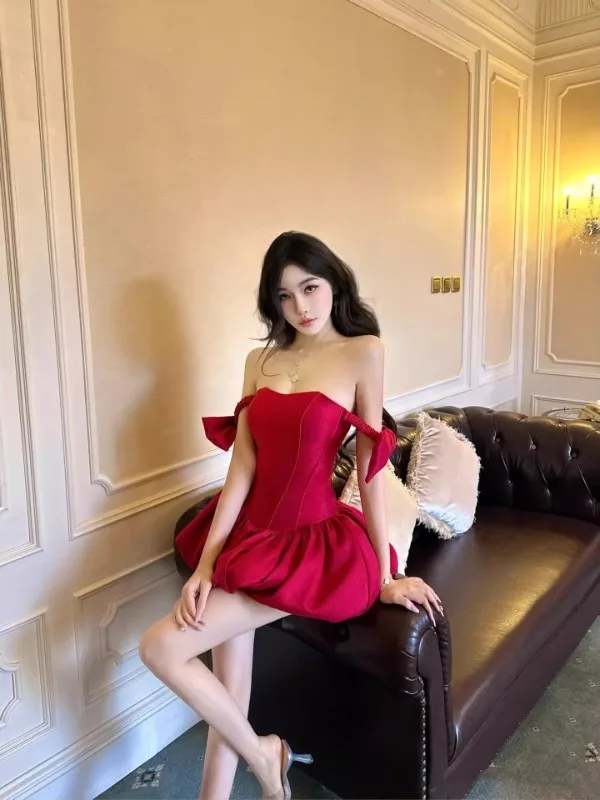 Red One-Shoulder Birthday Dress Short Style Korean Version High Waist A-Line Skirt Fabric Other Material No Sleeve Women's Frock
Red One-Shoulder Birthday Dress Short Style Korean Version High Waist A-Line Skirt Fabric Other Material No Sleeve Women's Frock