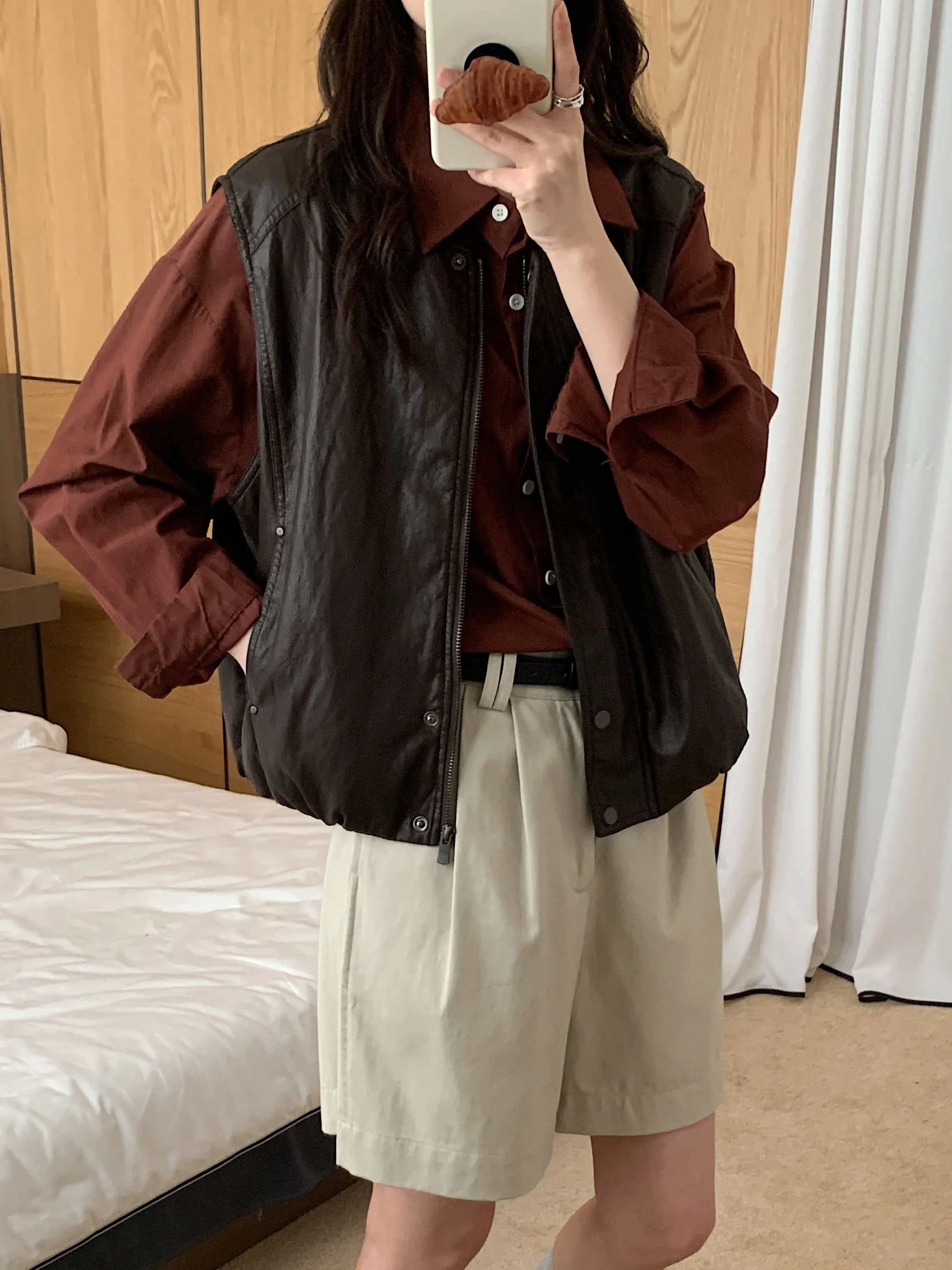 Fashionable round Neck Loose PU Protein Leather Vest Zipper Women's Top Spring Korean Style Classic Long Sleeve Jacket
Fashionable round Neck Loose PU Protein Leather Vest Zipper Women's Top Spring Korean Style Classic Long Sleeve Jacket