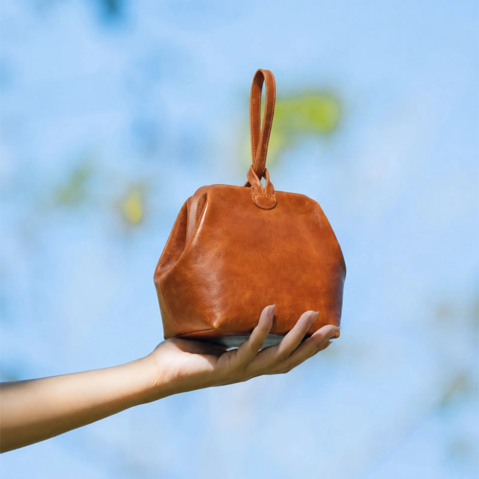 CONTACT'S Summer Small Handbags for Woman Full Grain Leather Handmade Seaside Travel Causal Bag Fashion 2026 Ladies Handbag
CONTACT'S Summer Small Handbags for Woman Full Grain Leather Handmade Seaside Travel Causal Bag Fashion 2026 Ladies Handbag