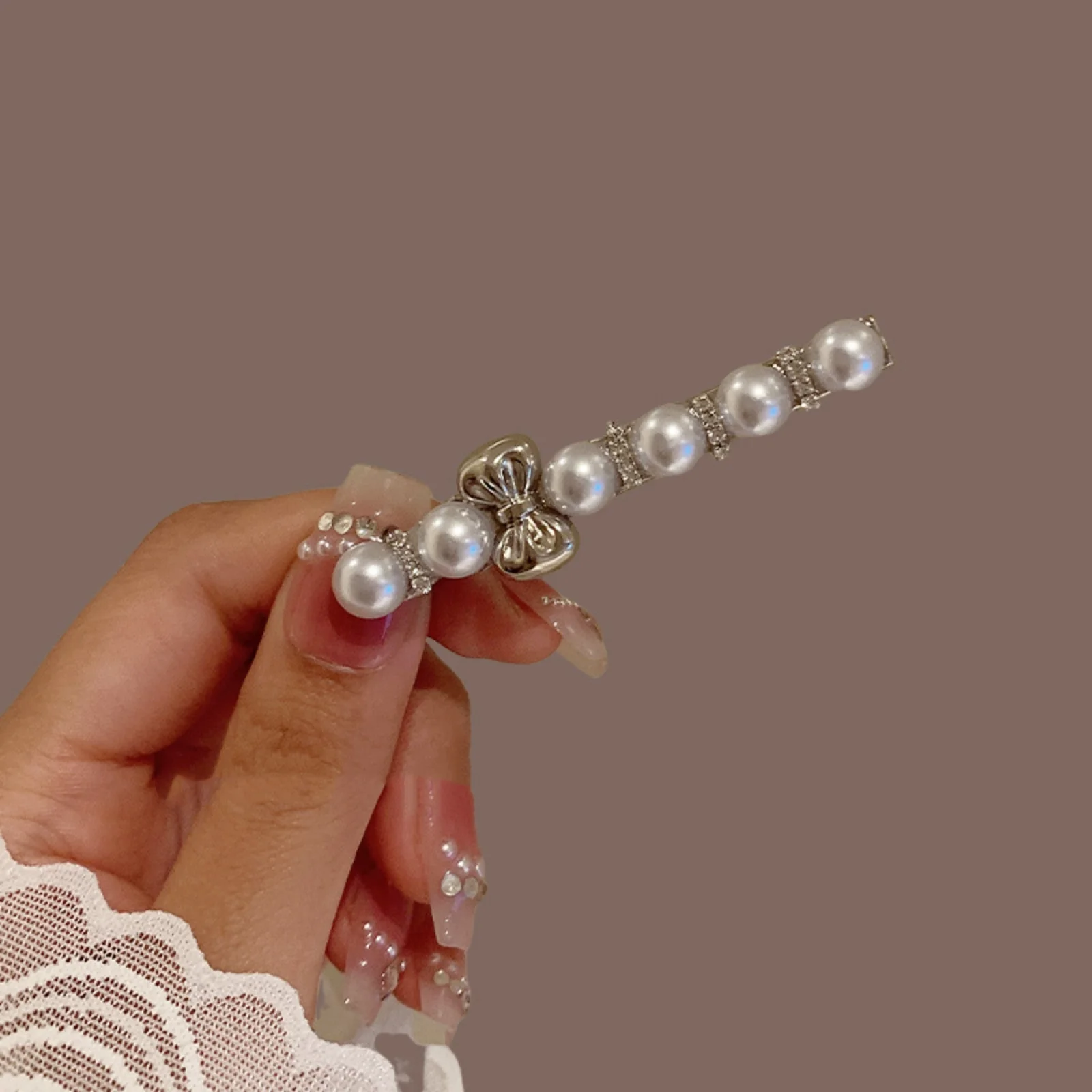 1 exquisite handmade pearl side clip, fashionable bangs hairpin
1 exquisite handmade pearl side clip, fashionable bangs hairpin