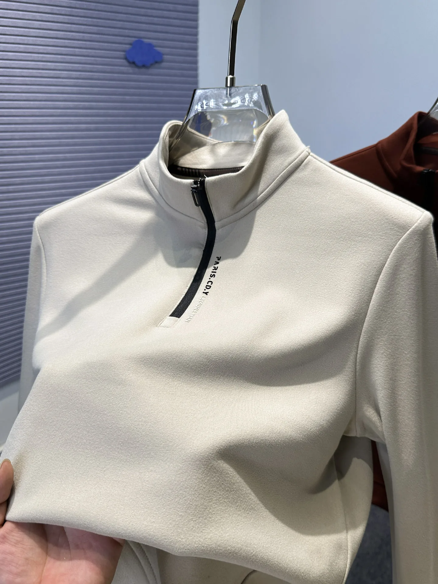 Мужская осенне-зимняя однотонная футболка с двусторонним начесом, на молнии, с воротником-стойкой, с длинным рукавом, повседневная
Мужская осенне-зимняя однотонная футболка с двусторонним начесом, на молнии, с воротником-стойкой, с длинным рукавом, повседневная