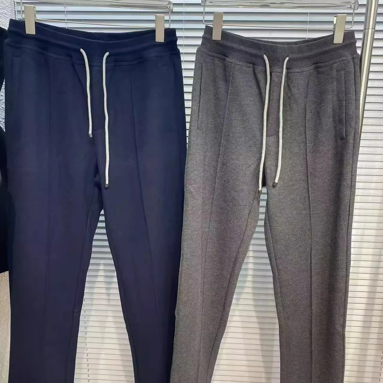 BC итальянские осенние и зимние новые модные прямые повседневные брюки с вышивкой, мужские повседневные однотонные брюки в деловом стиле
BC итальянские осенние и зимние новые модные прямые повседневные брюки с вышивкой, мужские повседневные однотонные брюки в деловом стиле