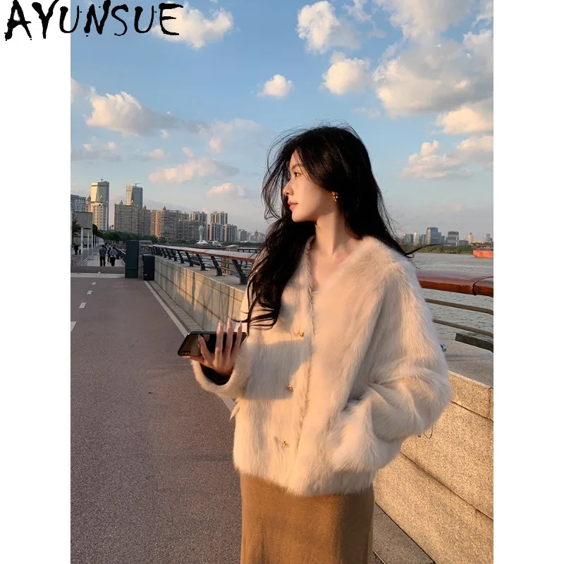 AYUNSUE Tuscan Shearling Coats for Woman Short Korean V-neck Outerwears Luxury Winter Real Fur Jacket Woman Clothes Шуба Женская
AYUNSUE Tuscan Shearling Coats for Woman Short Korean V-neck Outerwears Luxury Winter Real Fur Jacket Woman Clothes Шуба Женская