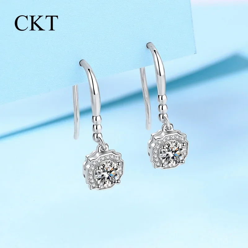 Платиновые серьги-капли из белого золота PT950/18 карат, двухцветные серьги-капли 1CT/2CT, ювелирные изделия с муассанитом, свадебный подарочный набор
Платиновые серьги-капли из белого золота PT950/18 карат, двухцветные серьги-капли 1CT/2CT, ювелирные изделия с муассанитом, свадебный подарочный набор