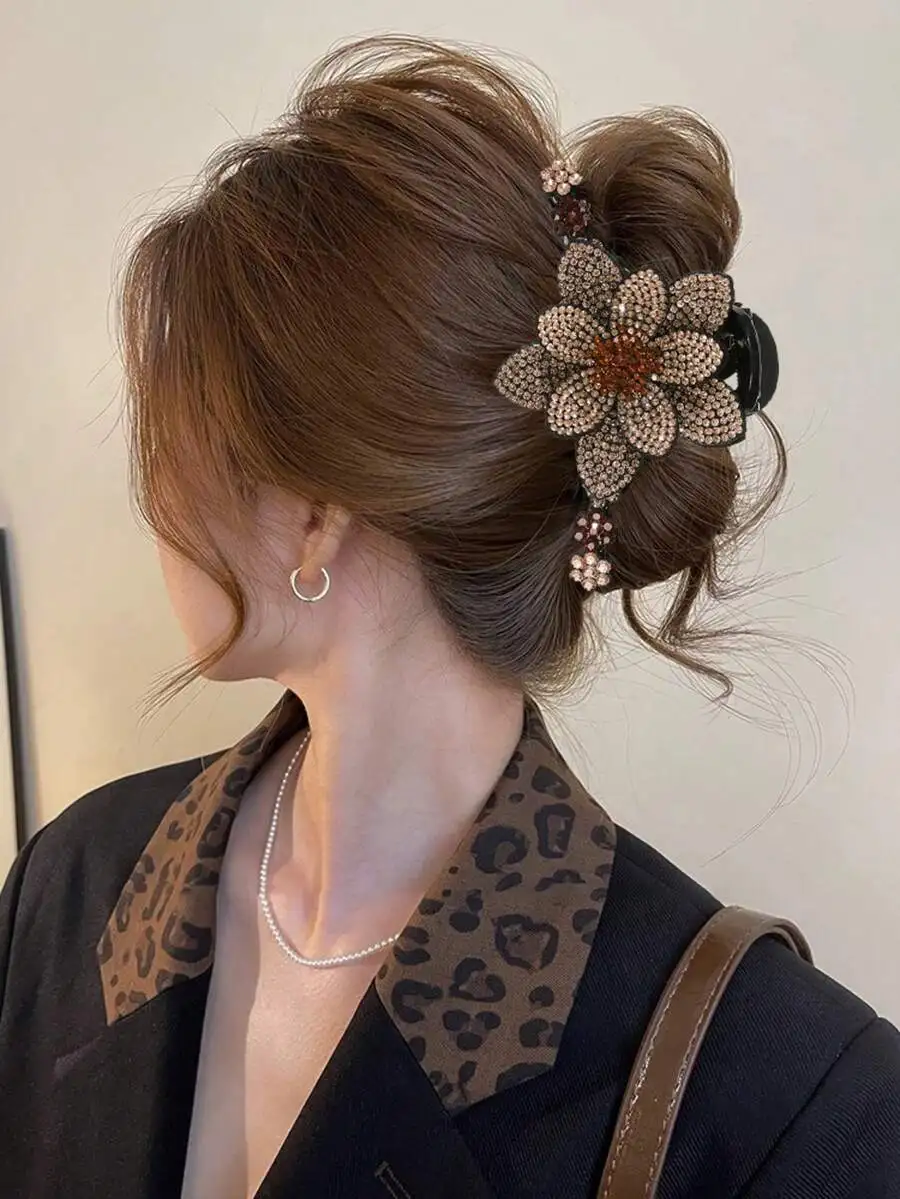 Elegant Rhinestone Flower Hair Claw Clip For Women Fashion Hair Accessory
Elegant Rhinestone Flower Hair Claw Clip For Women Fashion Hair Accessory
