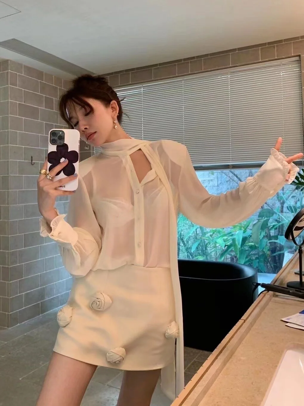 Белая короткая юбка с 3D цветочным дизайном, женская, весна-лето, новая, облегающая, для офиса, с высокой талией, из полиэстера
Белая короткая юбка с 3D цветочным дизайном, женская, весна-лето, новая, облегающая, для офиса, с высокой талией, из полиэстера