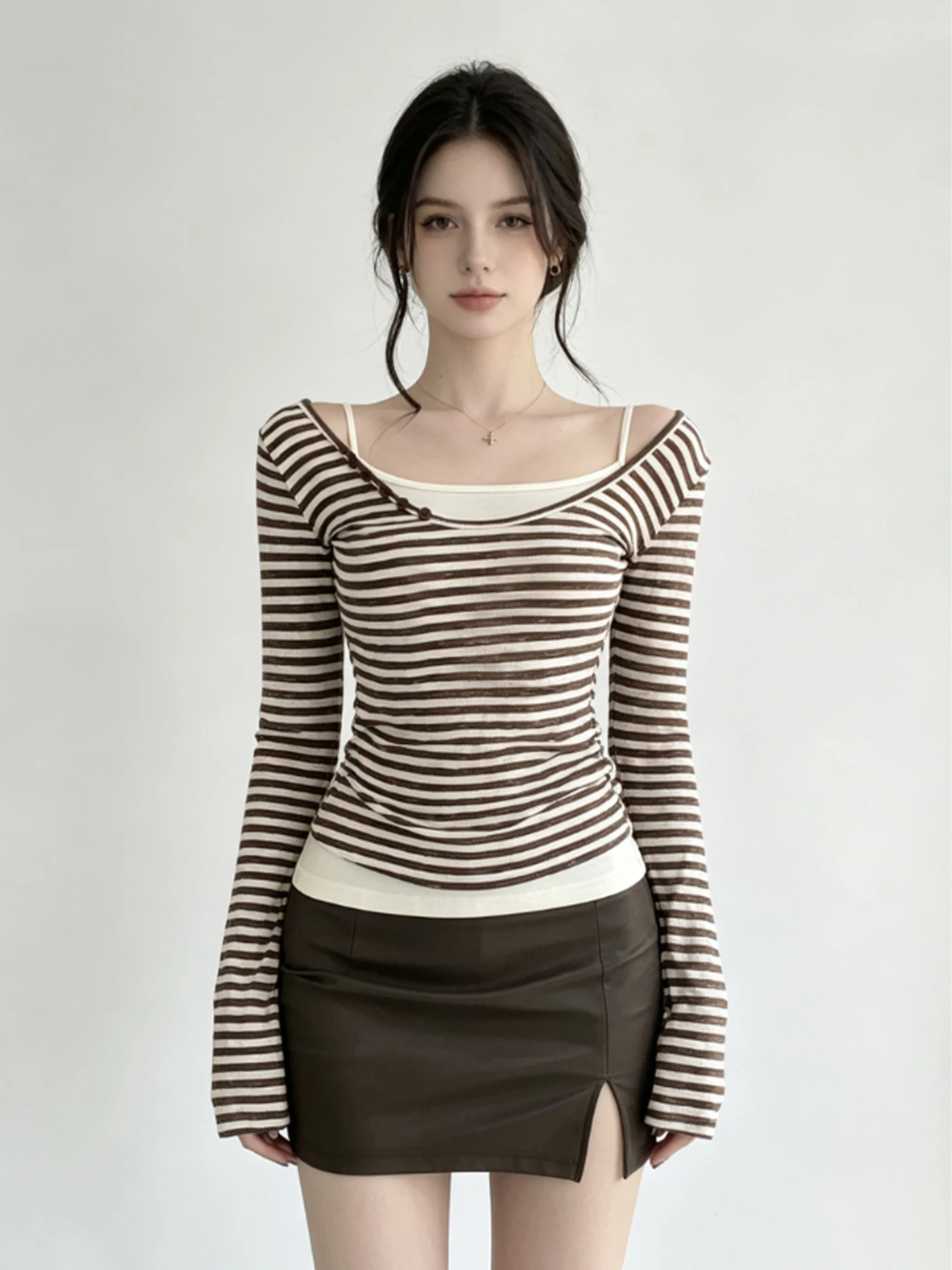 Women's Coffee Striped Long Sleeve T-shirt Vintage Aesthetic Y2K Gyaru Tee Top Slim Fit Cropped T-shirt for Women Spring Autumn
Women's Coffee Striped Long Sleeve T-shirt Vintage Aesthetic Y2K Gyaru Tee Top Slim Fit Cropped T-shirt for Women Spring Autumn