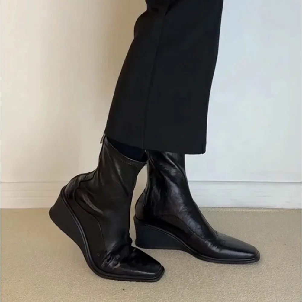 Женские ботинки, эластичные тонкие ботинки на толстом каблуке, женские короткие ботинки на молнии сзади в стиле ретро, британские ботинки для верховой езды
Женские ботинки, эластичные тонкие ботинки на толстом каблуке, женские короткие ботинки на молнии сзади в стиле ретро, британские ботинки для верховой езды