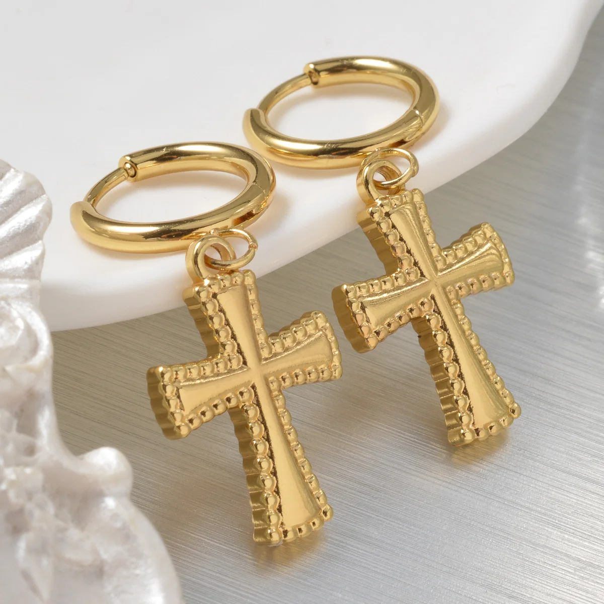 Women Retro Religious Jewelry Cross Charm Hoop Earrings Minimalist Gold Plated Earrings for Birthday Festival Anniversary Gift
Women Retro Religious Jewelry Cross Charm Hoop Earrings Minimalist Gold Plated Earrings for Birthday Festival Anniversary Gift
