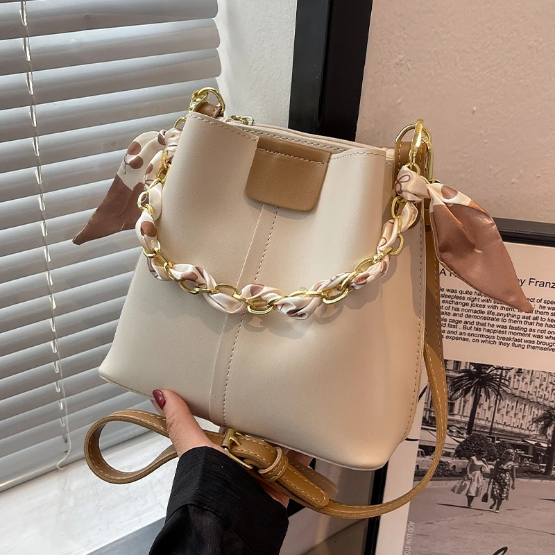 Shoulder Bucket Bag New Summer Messenger Bag Chain Portable Handbag Fashion Shoulder Large Capacity Fashion Tote Bags E6016
Shoulder Bucket Bag New Summer Messenger Bag Chain Portable Handbag Fashion Shoulder Large Capacity Fashion Tote Bags E6016