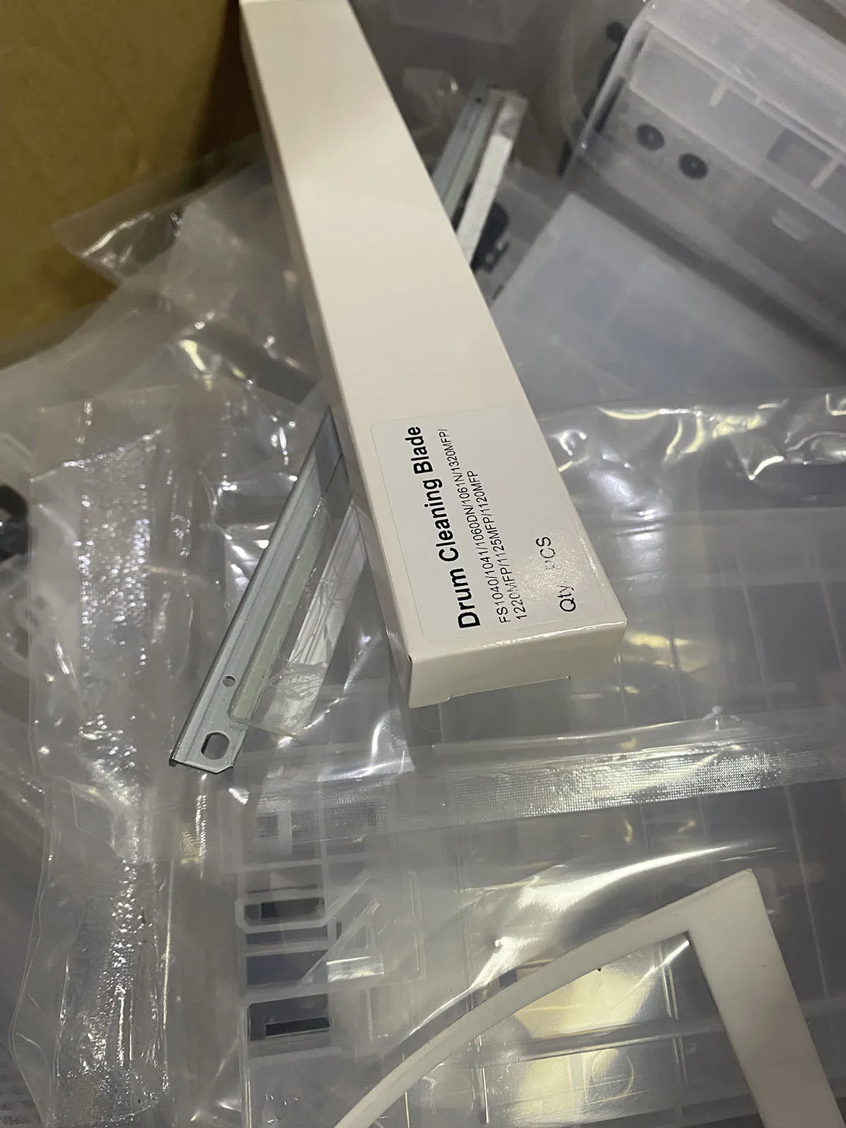 Drum Cleaning Blade for Kyocera FS1016 FS1028 FS1100 FS1128 FS1035 FS1120 FS1135 FS1320 FS1350 FS1370 FS1300 FS720 KM2810
Drum Cleaning Blade for Kyocera FS1016 FS1028 FS1100 FS1128 FS1035 FS1120 FS1135 FS1320 FS1350 FS1370 FS1300 FS720 KM2810