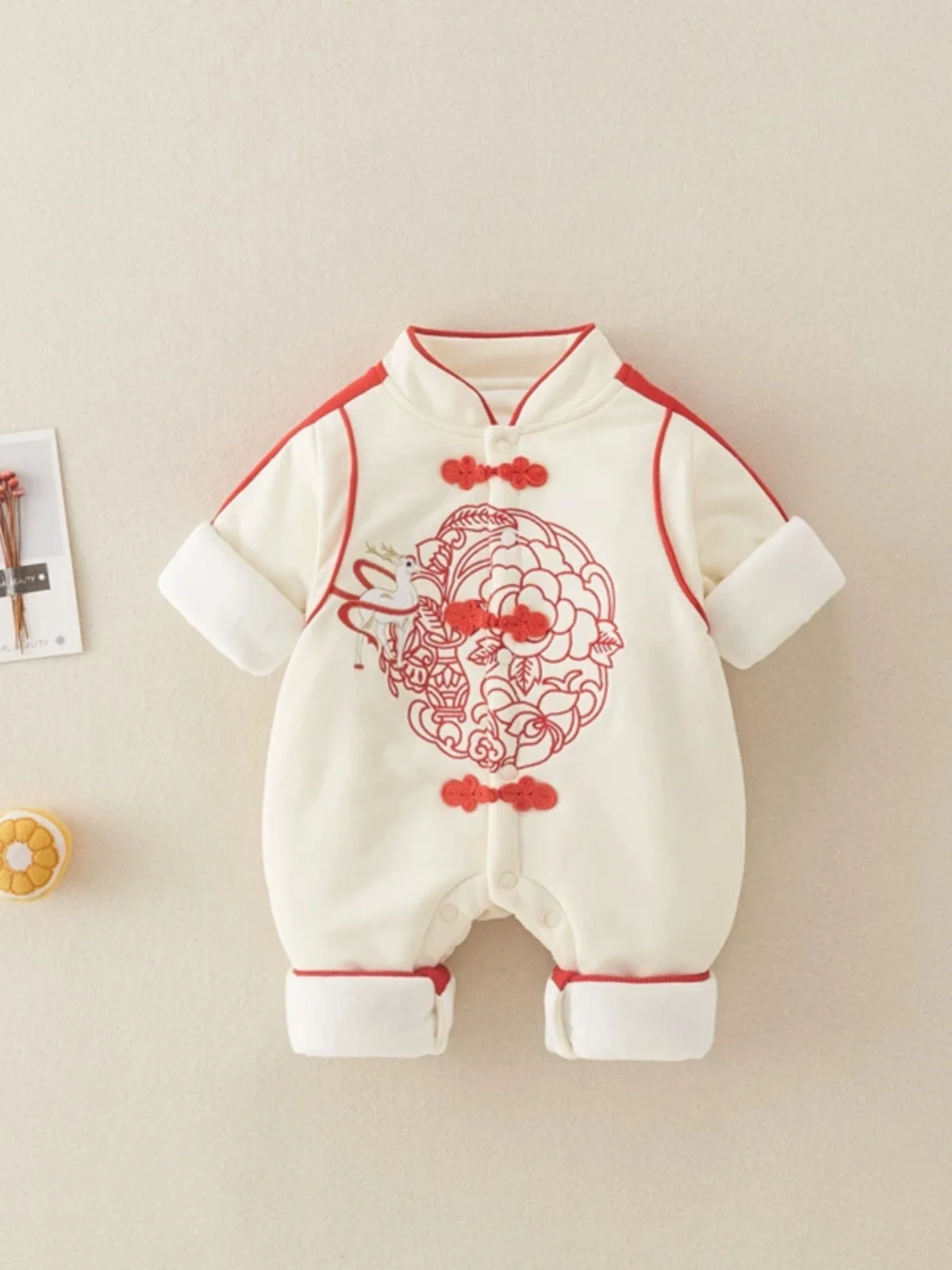 Одежда для новорожденных: осенне-зимний тонкий хлопковый комбинезон, очень милый, модный, для прогулок, в стиле Ханьфу, с длинными рукавами
Одежда для новорожденных: осенне-зимний тонкий хлопковый комбинезон, очень милый, модный, для прогулок, в стиле Ханьфу, с длинными рукавами