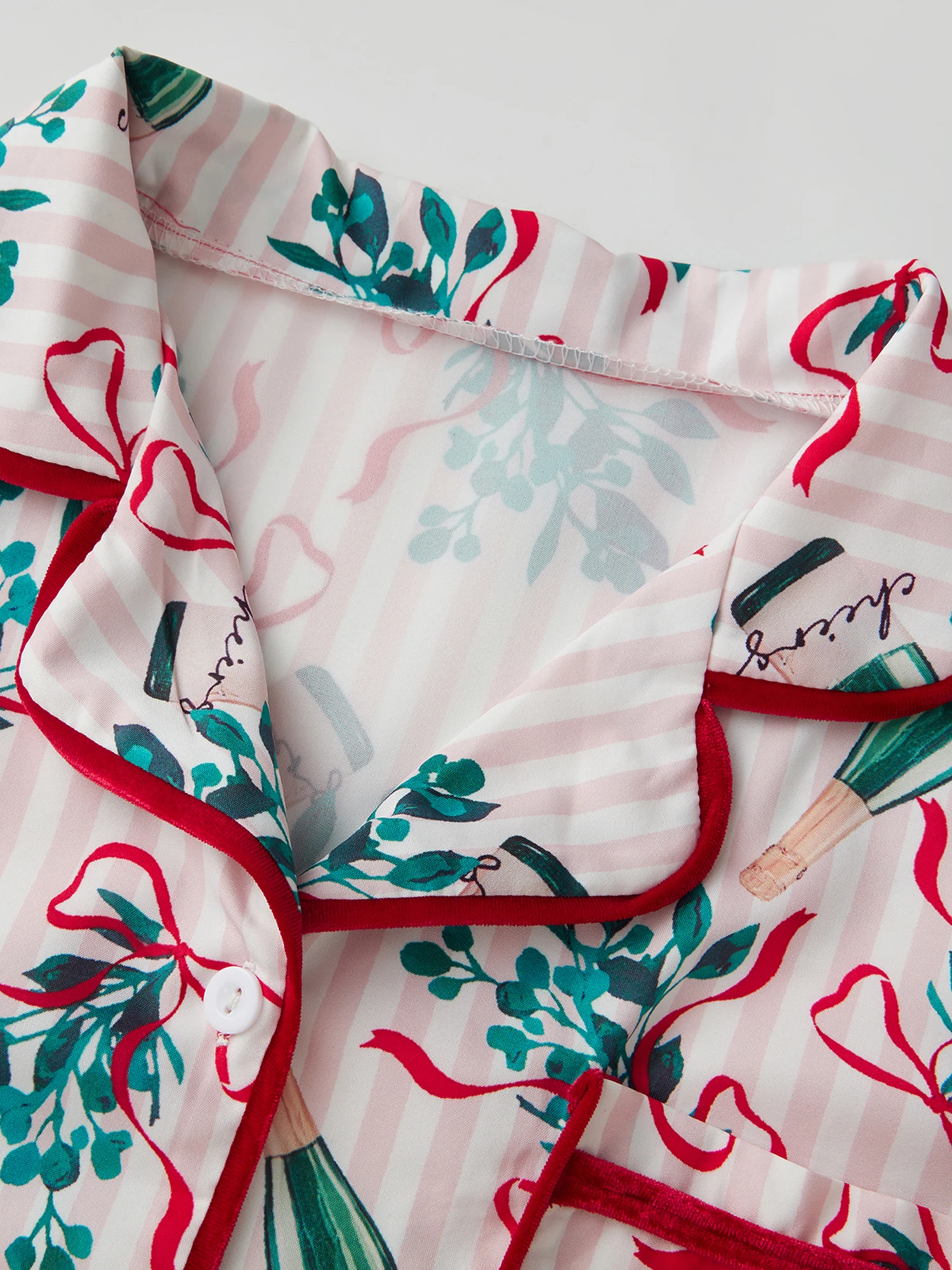 Женский пижамный комплект из двух предметов, очаровательный комплект с короткими рукавами, розовый топ и брюки с цветочным принтом, уютная одежда для дома, наряд
Женский пижамный комплект из двух предметов, очаровательный комплект с короткими рукавами, розовый топ и брюки с цветочным принтом, уютная одежда для дома, наряд