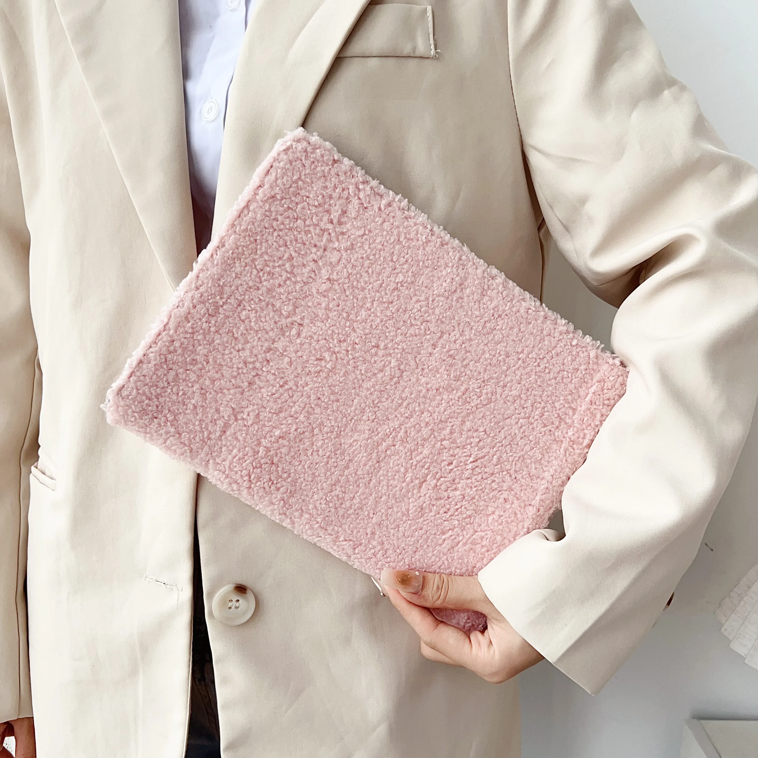 Plush Tablet Case for IPad A16 11th Pro M5 Air 11 5 6 7 8 9 10 th Air Mini 7 6 5 4 3 2 1 10.9 10.5 10.2 inch Shockproof Cover
Plush Tablet Case for IPad A16 11th Pro M5 Air 11 5 6 7 8 9 10 th Air Mini 7 6 5 4 3 2 1 10.9 10.5 10.2 inch Shockproof Cover