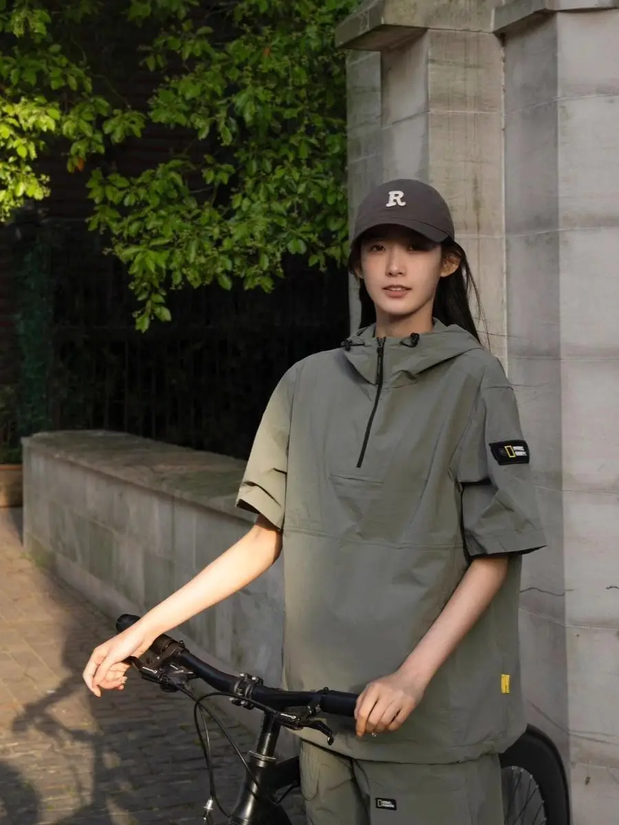 High-quality Casual Sportswear Set Summer Physical Sunscreen Jacket Shorts Fashionable and Simple Two-piece Set Popular
High-quality Casual Sportswear Set Summer Physical Sunscreen Jacket Shorts Fashionable and Simple Two-piece Set Popular