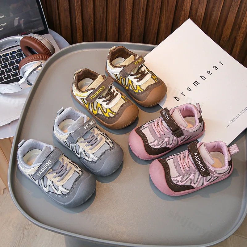 Детские кроссовки, осень 2023, новые уличные дышащие удобные кроссовки для мальчиков, легкая повседневная обувь для девочек на мягкой подошве
Детские кроссовки, осень 2023, новые уличные дышащие удобные кроссовки для мальчиков, легкая повседневная обувь для девочек на мягкой подошве