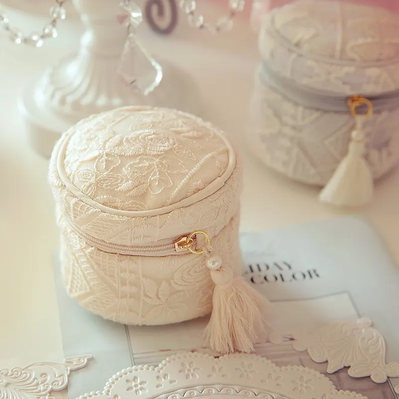 Portable Travel round Jewelry Box Lace Embroidery Girl's Heart Ring Nelace Storage Bag Small Japanese Sle Pinki Fre
Portable Travel round Jewelry Box Lace Embroidery Girl's Heart Ring Nelace Storage Bag Small Japanese Sle Pinki Fre