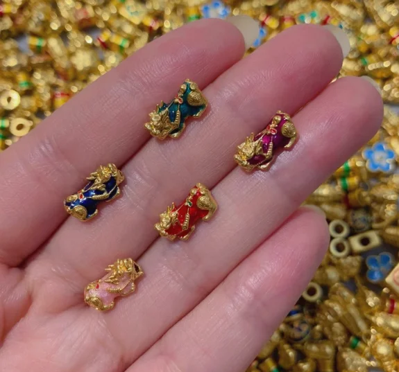 999 real gold pixiu paint charms gold fine gold jewelry accessories about 0.2g/pc
999 real gold pixiu paint charms gold fine gold jewelry accessories about 0.2g/pc