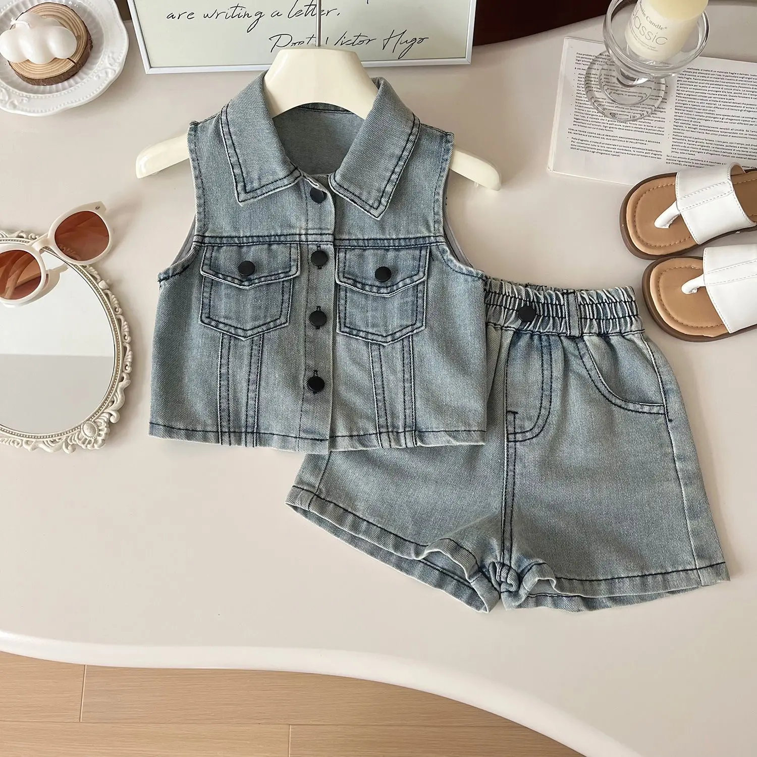 Fashion Children Denim Shorts SuitGirls Lapel Jean Tops Girls High Waist Hot Pants Two-Piece Suit
Fashion Children Denim Shorts SuitGirls Lapel Jean Tops Girls High Waist Hot Pants Two-Piece Suit
