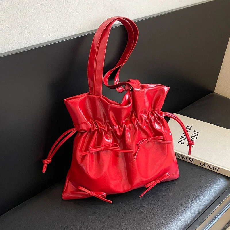 Сумка через плечо высокого качества на молнии из искусственной кожи 2025, однотонная модная сумка большой вместимости, мягкая универсальная сумка через плечо для пригородных поездок
Сумка через плечо высокого качества на молнии из искусственной кожи 2025, однотонная модная сумка большой вместимости, мягкая универсальная сумка через плечо для пригородных поездок